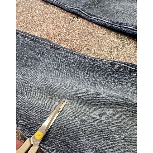 Levis Wedgie Jeans Size 25 High Rise Straight Medium Blue Denim Button Fly - Picture 16 of 16